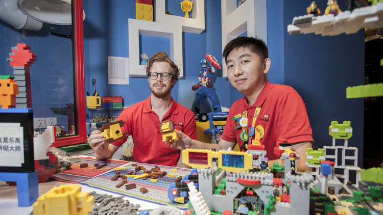 Inside Job: LEGO Master Model Builder