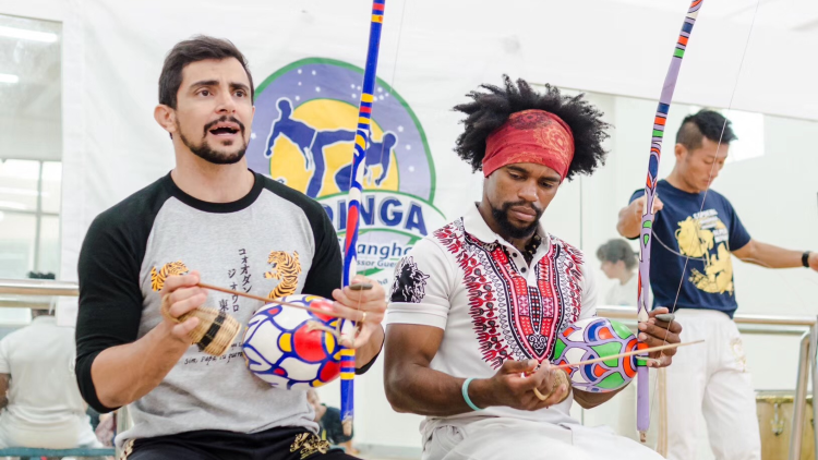 Berimbao, Capoeira Mandinda (cropped)