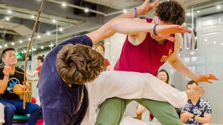 Capoeira roda (cropped)